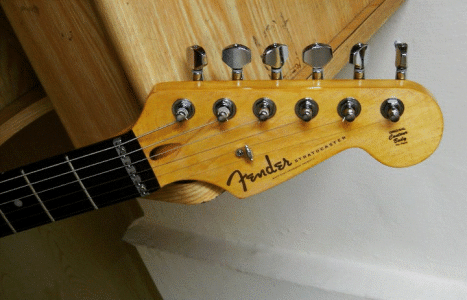 Red STRAT-5.gif