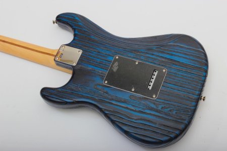 zzzzzzzfender-limited-edition-sandblasted-american-standard-stratocaster-sapphire-blue-transpa...jpg