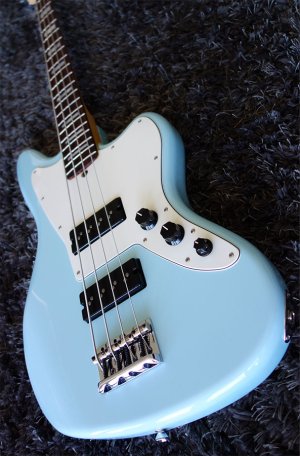 jazzmaster sonic blue bass knobs inlay.jpg