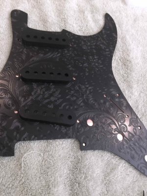 Bakelite_Pickguard_LQ.jpg