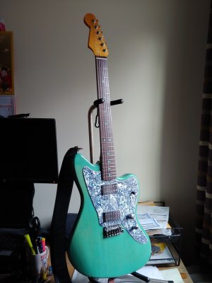 stratomaster body on desk.jpg