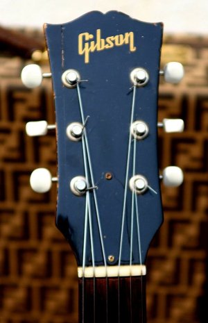 Gibson_e-125_headstock.jpg