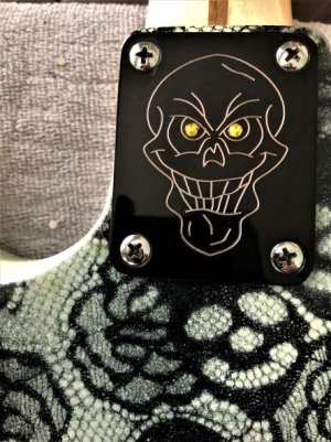 Neckplate Skully eyeballs.JPG
