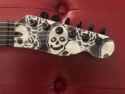 w skully headstock.JPG