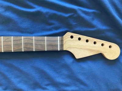 Strat neck front.jpg