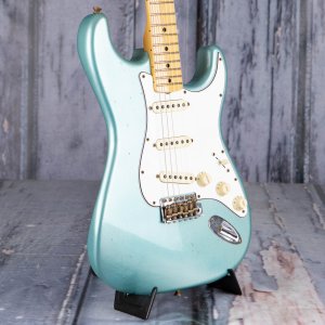 Fender-Custom-Shop-Limited-Edition-69-Stratocaster-Journeyman-Relic-Electric-Guitar-Aged-Firem...jpg