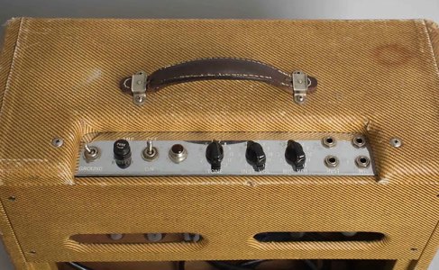 1960 fender deluxe amp 5E3 top vu.jpg