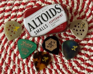 honey picks & altoids tin seasons greetings sm.jpg