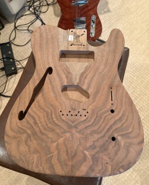 Walnut_frnt.jpeg Walnut_frnt.jpeg