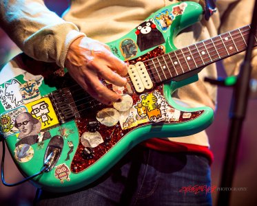 Weezer_Rivers_Cuomo_Guitar___2018_Steve_Ziegelmeyer-6875_86f98600-b676-4d33-8f1f-f9bf686b10f3_...jpg