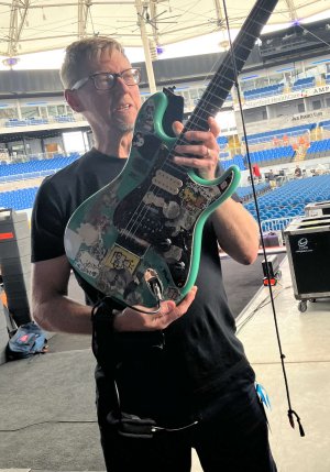 Karl_Koch_backstage_at_Weezer_concert_on_June_28,_2023.jpg