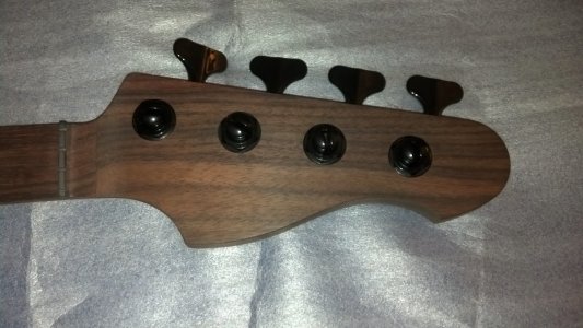 headstock w tuners.jpg