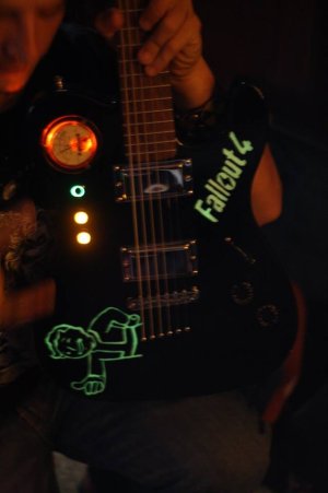 fallout guitar 2.jpg