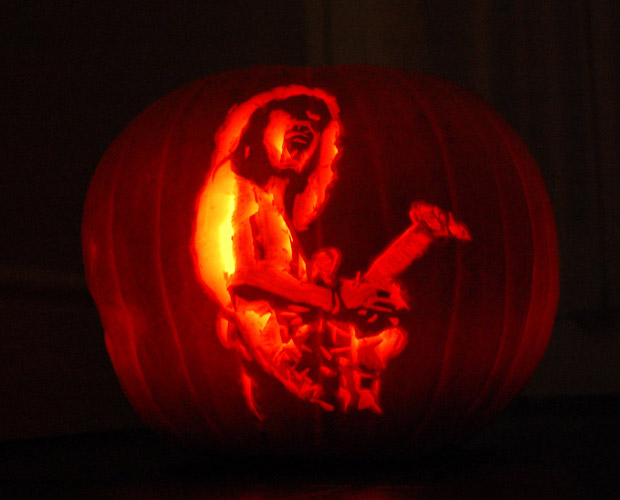 Eddie_Van_Halen_pumpkin.jpg