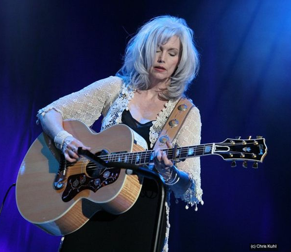 Emmylou_Harris_2006_2.jpg