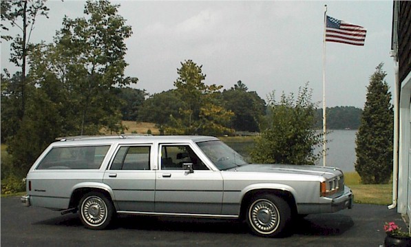 1989_Ford_LTD_Crown_Victoria.jpg