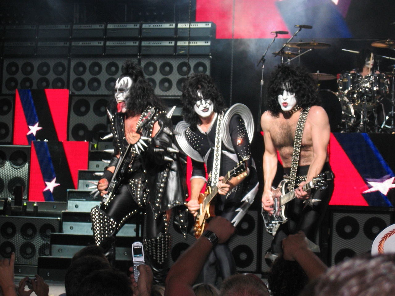 KISS_in_concert_Boston_2004.jpg