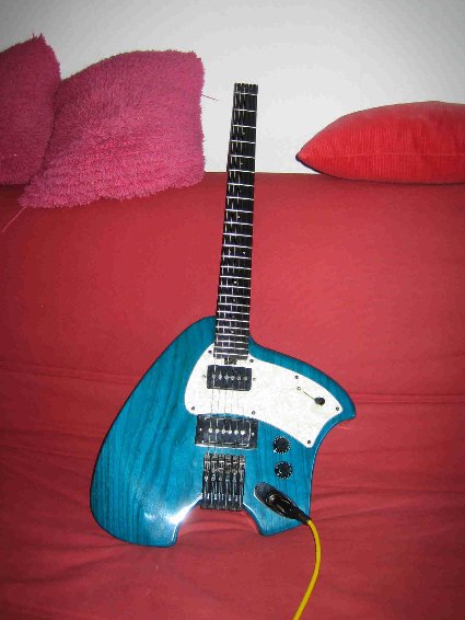 Klein-Guitar-Replica-Full.jpg